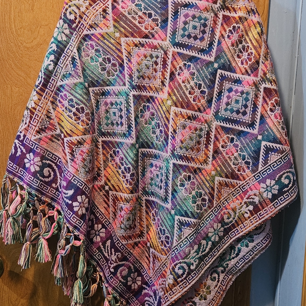 Multicolor Geometric Pattern Women's Cape - Picture 2 of 3